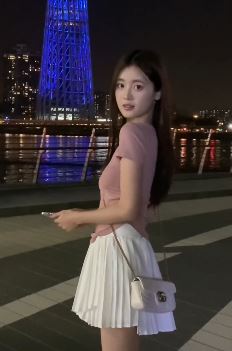 小姐姐「辛夷」分享广州夜晚美景 网友:好像我未来老婆