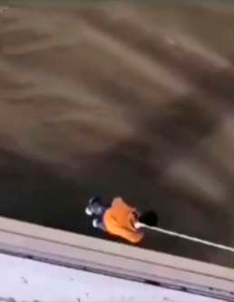 浙江舟山朱家尖大桥一男子疑因自缢身亡