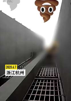 杭州一小区高空掉落人体排泄物 物业装监控寻找抛物者