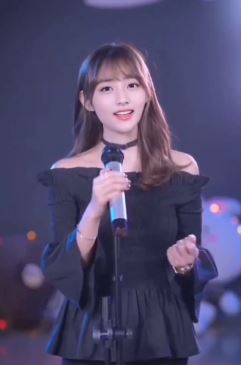 气质小姐姐王小默翻唱《雨蝶》,长得好看唱功也了得!