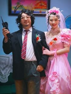 演员曲栅栅与老公黄海波合拍90年代婚纱转场，来看看是不是那个味！