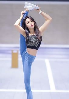 「陈惠一」小姐姐问你们怎么夸美女?网友:满天星辰不及你!