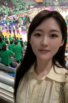 沈阳小姐姐「扯丫丫」分享体育场看球vlog 网友：这小妮真俊