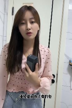 山东小姐姐「失小洛」厕所里秀才艺,一首《爱都爱了》唱的很好听!