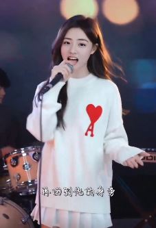 高颜值小姐姐cover歌曲《在他乡》，出张专辑一定能火！网友：人美歌甜有潜力！