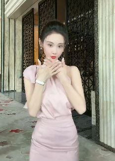 汇聚星艺人「曹赛亚」开启日常尬舞表演,称多少有点放不开!网友:这么漂亮,果断关注!
