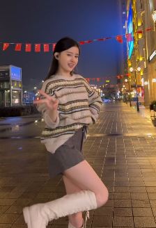 气质小姐姐「小思思」户外跳come的喂abc舞 网友:找不到任何瑕疵!