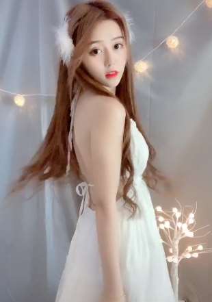 有才艺的学生妹，清纯又可爱，问你喜欢吗？