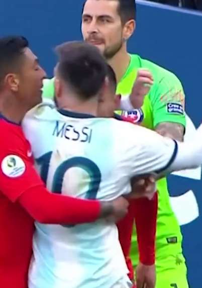 梅西被红牌罚下，你觉得冤不冤？