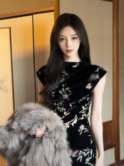 小姐姐「SurbLue」穿旗袍穿搭一展古典美 网友：拍几张照片做壁纸