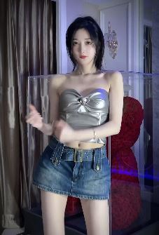 气质美女「佑琳」分享辣妹穿搭,这身look你给打几分