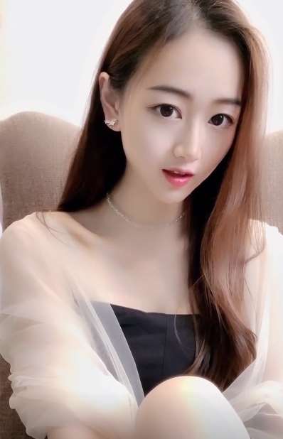 快手福利视频：想不想搭讪这样的美妞呢？