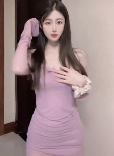 绝色女主播「喜乐」穿粉色性感美裙居家浅跳,今天的look你喜欢吗?