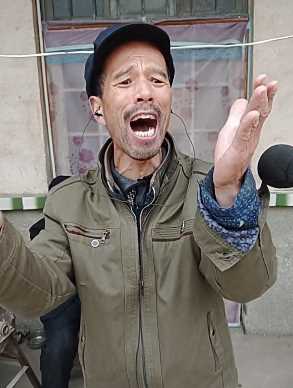 大叔深情演唱《万爱千恩》，唱出原汁原味农民的纯朴！