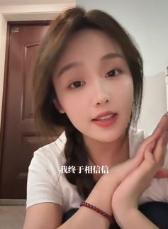 漂亮小姐姐「小张唱歌不跑调」居家清唱《一直很安静》,声音优美好听至极!