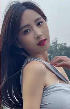 小姐姐「点点」说自己像一个女明星,你觉像谁呢?
