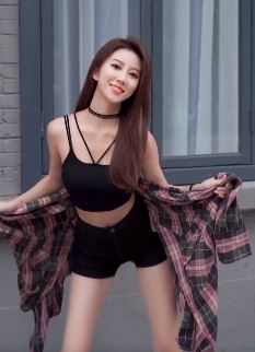 快手网红美女《张婧彤》展示各国神龙摆尾 你喜欢哪个国家的呢?