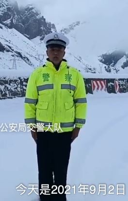 新疆"独库公路"降雪 部分路段交通管制