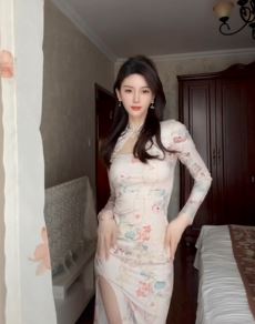 美女主播「A蜜」穿旗袍秀婀娜好身材  网友:真心喜欢这一款