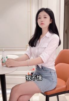 小姐姐「羊儿说了算」搞笑:吃亏是福?你吃吧我不饿!