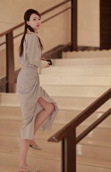 车模「牛牛」分享生活随拍，走路那么优美