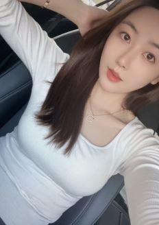 气质小姐姐「初心未改」分享车内随拍,颜值高身材好越看越喜欢!