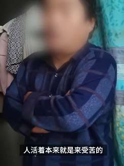 女婴坠楼受伤不去治疗而放家静养，家长：人活着就是来受苦的