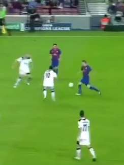 梅西与伊涅斯塔合体，完美踢墙配合让对手防线形同虚设