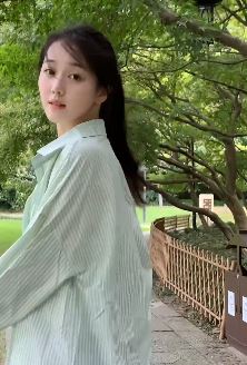 清纯小姐姐「李瑜」分享户外游玩vlog 网友:满目春色皆是你