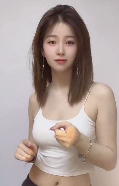 武汉小姐姐「小玲睡不醒」纯欲穿搭秀身材 网友：人美身材更美