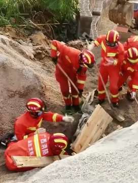 广西：几个小孩玩耍时沙石塌方 一个小孩被埋后死亡