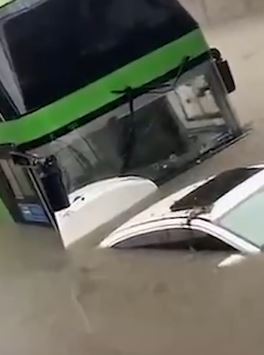 镇江暴雨致涵洞积水 女子强行骑车通过溺亡