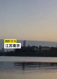 南京天空现一堵"云墙"，专家：非海市蜃楼而是积雨云