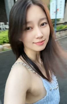 吉林小姐姐「土土」清凉穿搭分享户外随拍 网友：这才叫女人