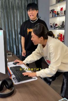 网红疯产姐妹愚人节恶搞小杨哥,这一天小杨哥真得快"疯"了!