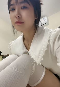 好看小姐姐「二飘」纯欲穿搭分享居家日常 网友:能不能换黑丝