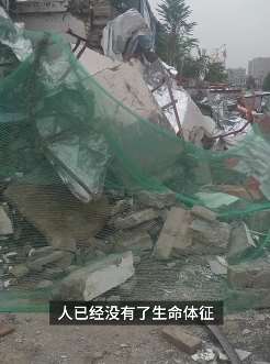 暴雨致围墙倒塌 路过女子被砸身亡