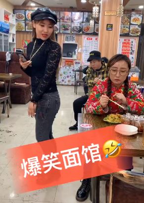 搞笑爆笑面馆：踩脚了不会放个屁啊！