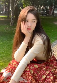 长沙小姐姐「李瑜」穿马面裙分享户外日常 网友:花儿一样的姑娘