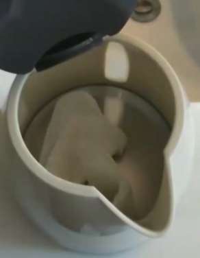 广西一五星级酒店水壶内出现用过的卫生巾