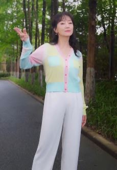 不老女神赵雅芝玩机车变装 网友:优雅又帅气,这辈子最棒的偶像!