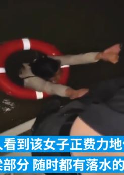 女子与家里闹矛盾跳湖轻生被路过护士救下