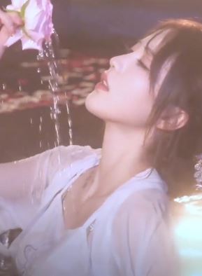 网红小姐姐「宸荨樱桃」温泉中上演出水芙蓉,网友:太美了,可封神