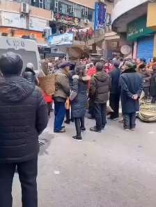 老人地摊上做针灸身亡