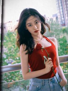 演员祝绪丹拍港风短视频 bgm配周慧敏《自作多情》