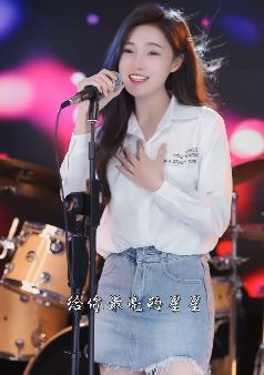 网红歌手「王小小」翻唱小虎队《爱》 网友：这声音含糖量挺高！