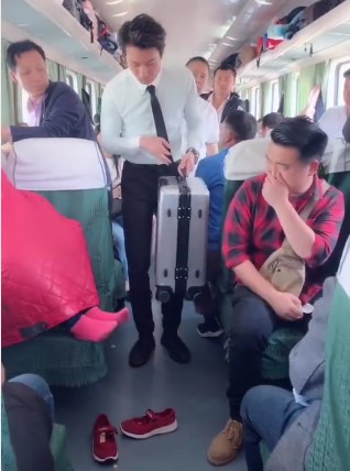 乘车时可千万别这样，结局你可能想不到！