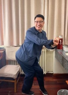 演员于震分享搞笑日常，看看他的钵钵鸡舞蹈跳的咋样！