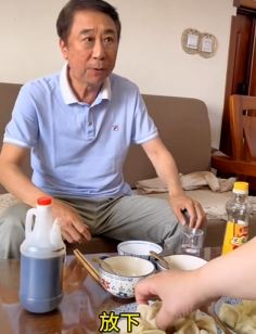 冯巩师徒搞笑段子:饺子就酒喝了没有