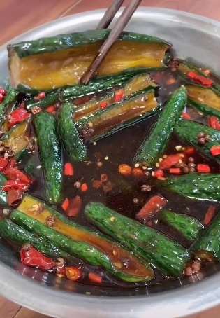 夏天开胃凉菜酱黄瓜的做法